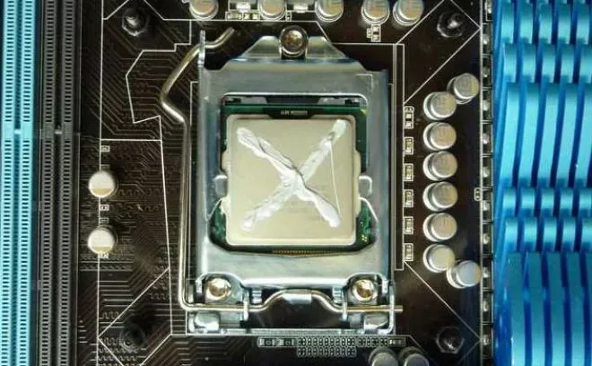 Nakładanie pasty termoprzewodzącej - najlepsza metoda