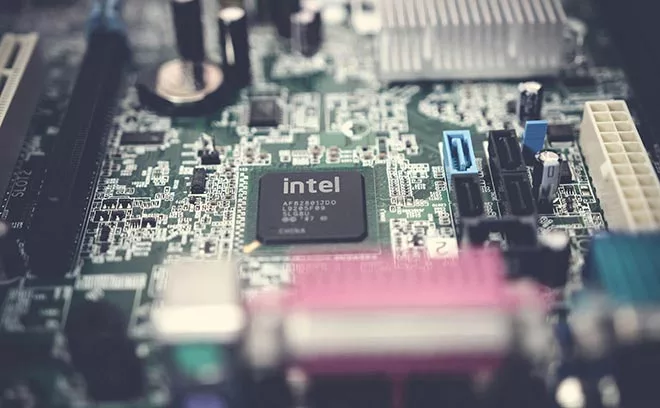 Intel Core i9 12900K vs i3 12100. Jaka będzie różnica wydajności w grach w 1440p