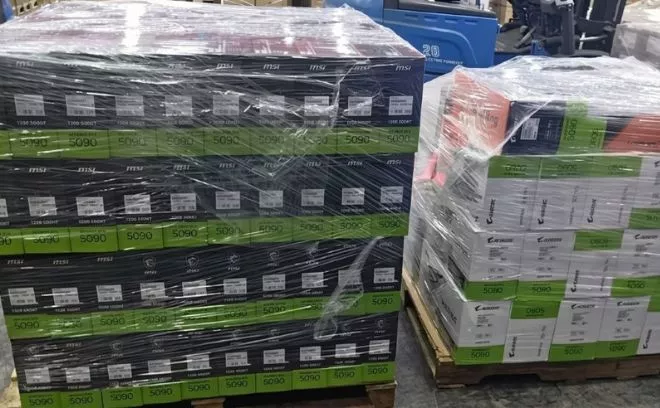 Dlaczego RTX 5090 jest tak drogi? Firmy AI kupują te karty całymi paletami.