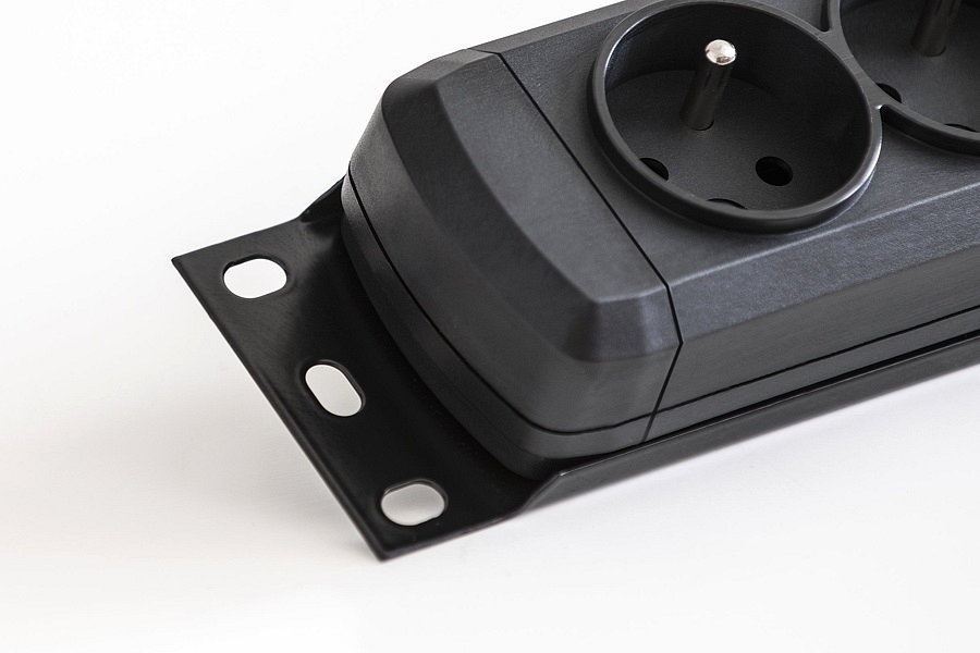 Listwa zasilająca Armac Multi M12 16A 2.5m czarna Rack do montażu pionowego, 12 gniazd (M12/16/25/CZ)