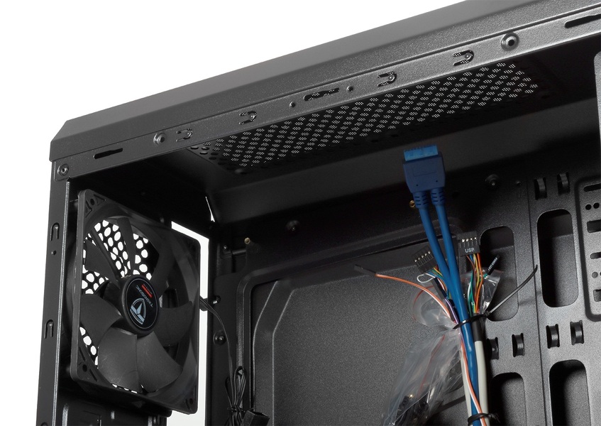 Zdjęcie produktu: Obudowa do komputera Cyclone Rage R60TG Pure Black Tinted Glass Window, okno z hartowanego szkła