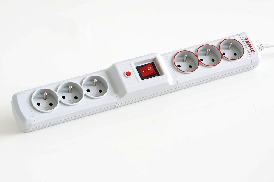 Zdjęcie produktu: Listwa zasilająca Armac Multi M33 szara 4.5m, 6 gniazd (M33/45/SZ)