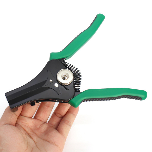 Zdjęcie produktu: Ściągacz izolacji kabli fotowoltaicznych (2.5 / 4 / 6mm2)