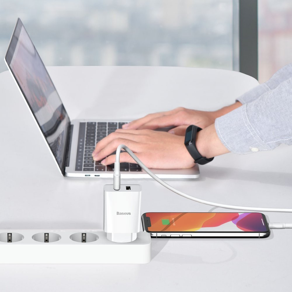 Ładowarka sieciowa Baseus 2x USB 2.1A 10,5W biały (CCFS-R02)