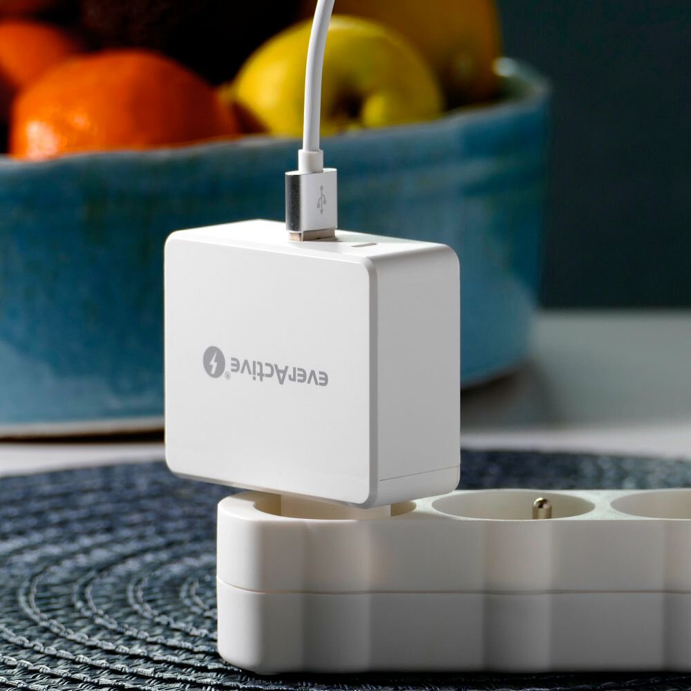 Ładowarka sieciowa everActive 1xUSB QC3.0 oraz USB TYP-C PD 63W (SC600Q) Ładowarka sieciowa everActive 1xUSB QC3.0 oraz USB TYP-C PD 63W (SC600Q)