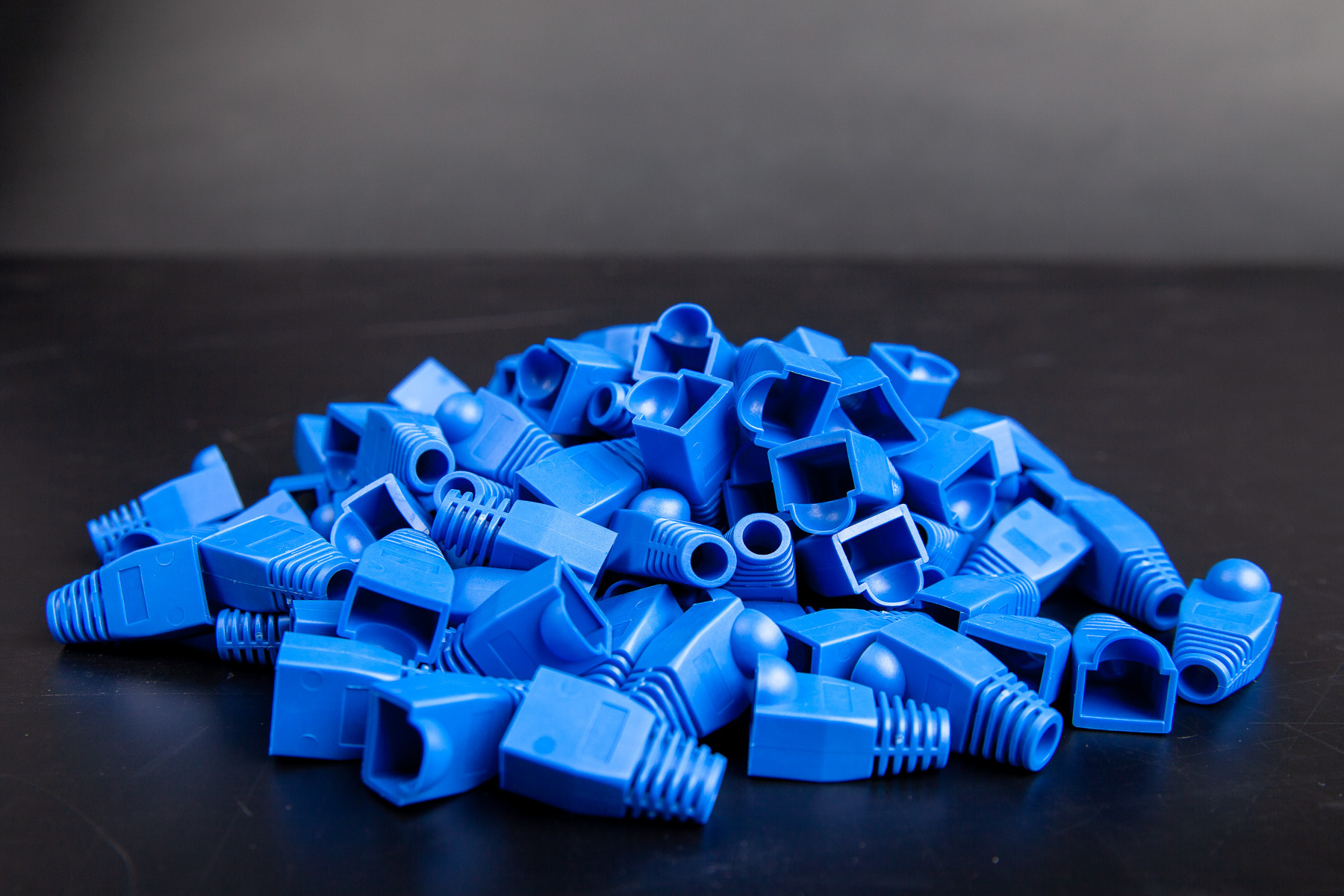 Osłona wtyku RJ45, 6 mm, 100 szt. niebieska Unitek (OT157BL)