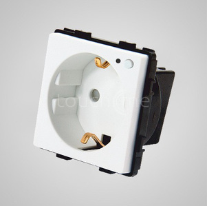 Miniatura produktu: Touchme TM636W białe, gniazdo schuko z przyciskiem ON/OFF, modułowe