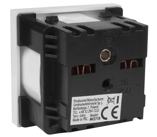 Gniazdko typu E Francuskie Maclean MCE718W