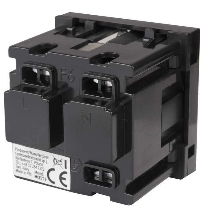 Gniazdko typu F niemieckie Maclean MCE719B