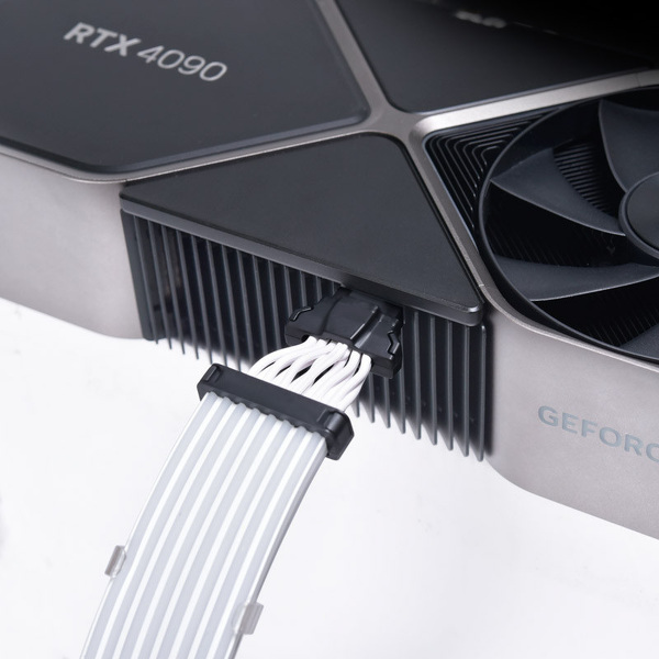 Zdjęcie produktu: Lian Li Strimer Plus 12VHPWR 16-pin v2 ARGB 32cm 8-led przedłużacz kabla do zasilania karty graficznej PCIe 5.0