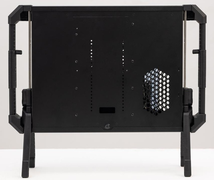 Zdjęcie produktu: Przenośna obudowa eBlaztr Black z mocowaniem na monitor