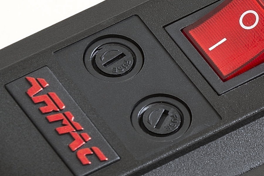 Zdjęcie produktu: Listwa zasilająca Armac Classic 5B Rack 19" IEC C14, 5 gniazd, czarna 1.5m (C5B/15/R/CZ/IEC)