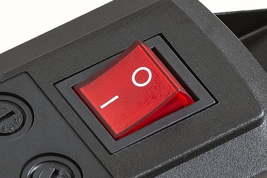 Zdjęcie produktu: Listwa zasilająca Armac Classic 5B Rack 19" IEC C14, 5 gniazd, czarna 1.5m (C5B/15/R/CZ/IEC)