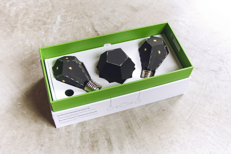 Zdjęcie produktu: nanoleaf Smart Ivy Kit zestaw (Smart Hub + 2x żarówka Smart Ivy z HomeKit)