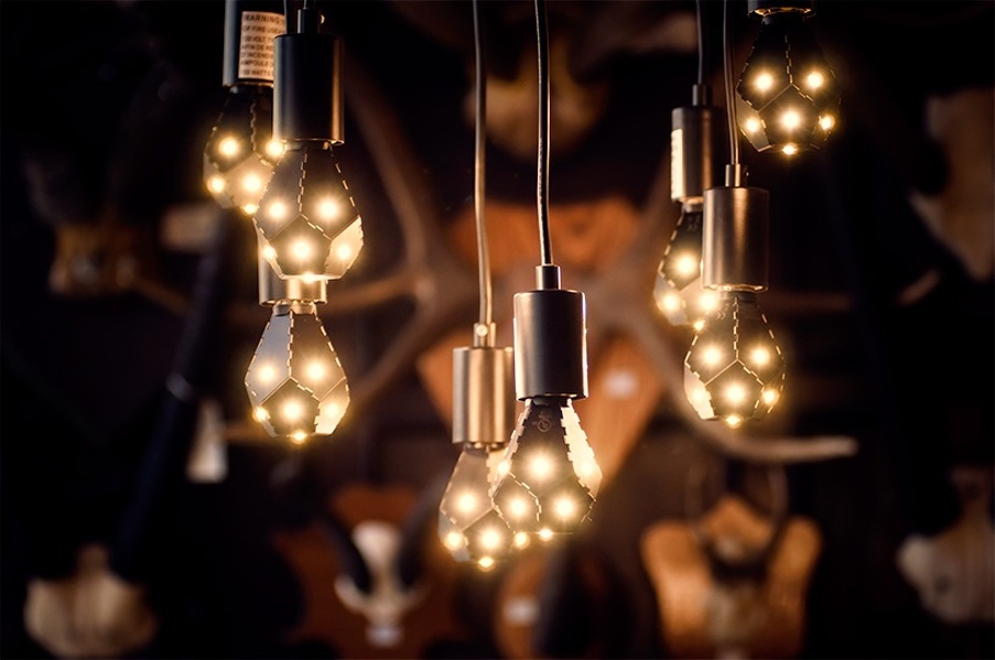 Zdjęcie produktu: nanoleaf Smart Ivy Kit zestaw (Smart Hub + 2x żarówka Smart Ivy z HomeKit)