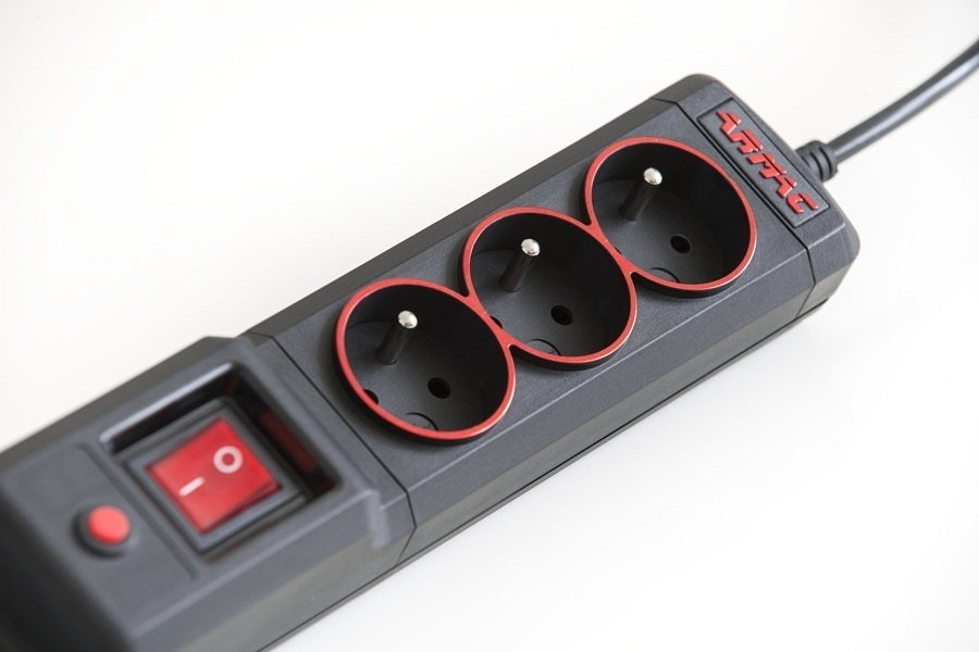 Listwa zasilająca Armac Multi M33 czarna 1.5m, 6 gniazd (M33/15/CZ)