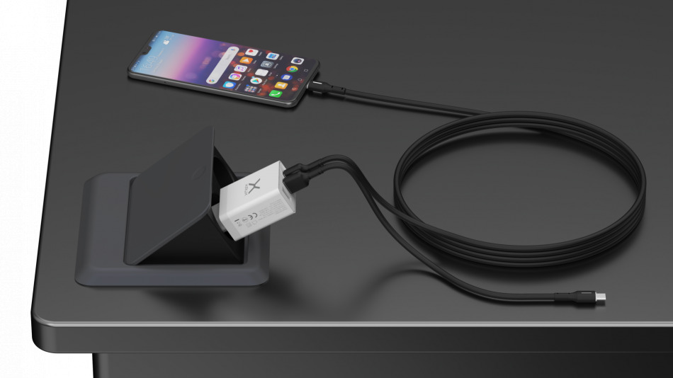 Krx0065 Krux Wall Charger 3x Usb Scena Cabel Telefon 01