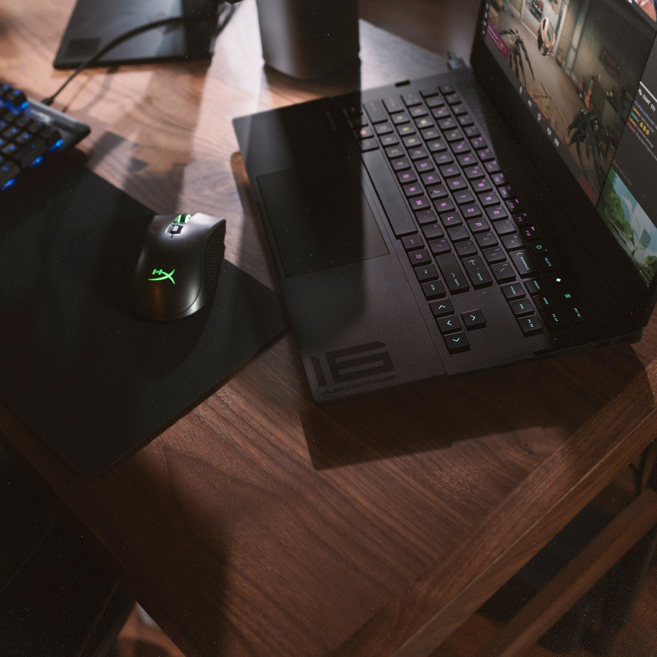 22c1 Hendrick Nonnumpad Intel Shadowblack 2000x2000 Featurehighlight