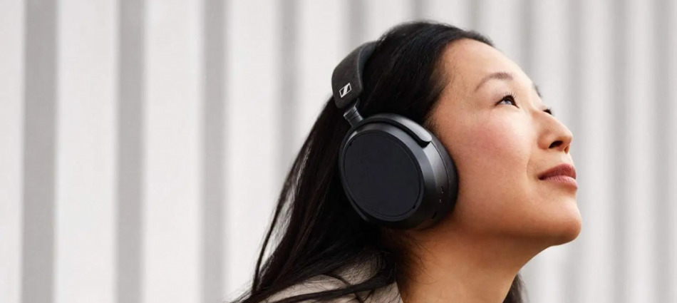 Momentum 4 Wireless Black